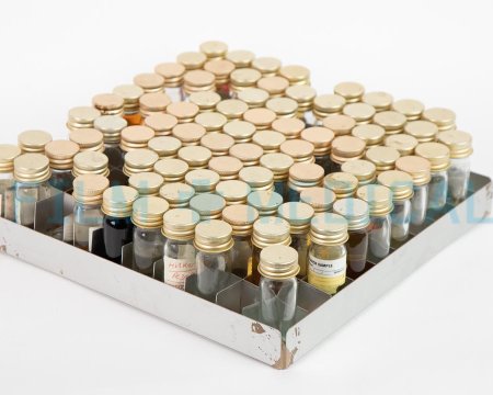 Stainless Steel Rack With Gold Lid Samples 